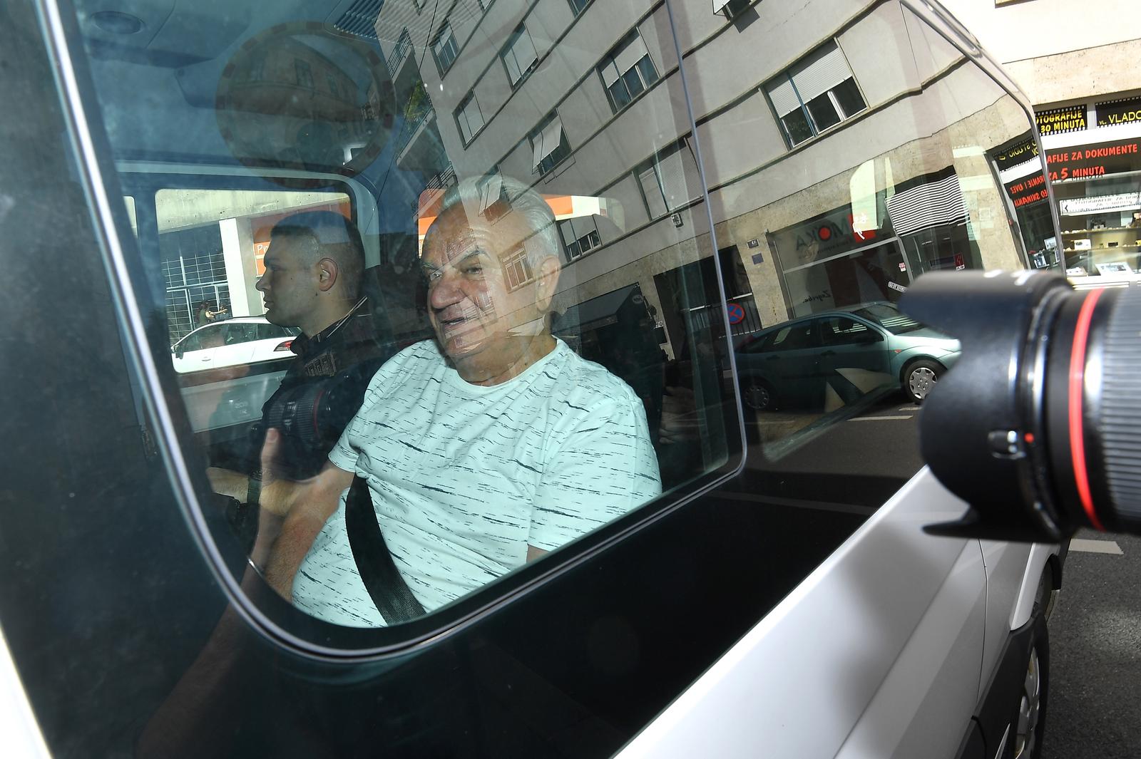 15.06.2022., Zagreb - Dolazak Darinka Dumbovica sa suradnicima na Zupanijski sud.  Photo: Marko Lukunic/PIXSELL