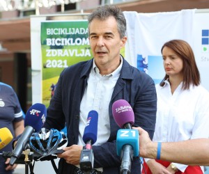 15.09.2021., Zagreb - Ispred Nastavnog zavoda za javno zdravstvo Dr. Andrija Stampar odrzana je konferencija za medije u povodu biciklijade "Biciklom do zdravlja", koja se odrzava 18. rujna u sklopu Europskog tjedna mobilnosti. Biciklisticka utrka pocet ce na Bundeku, a zavrsiti na jezeru Kipisce u Svetoj Nedelji. ravnatelj Doma zdravlja Zagreb - Zapad Miroslav Hanzevacki Photo: Marko Prpic/PIXSELL