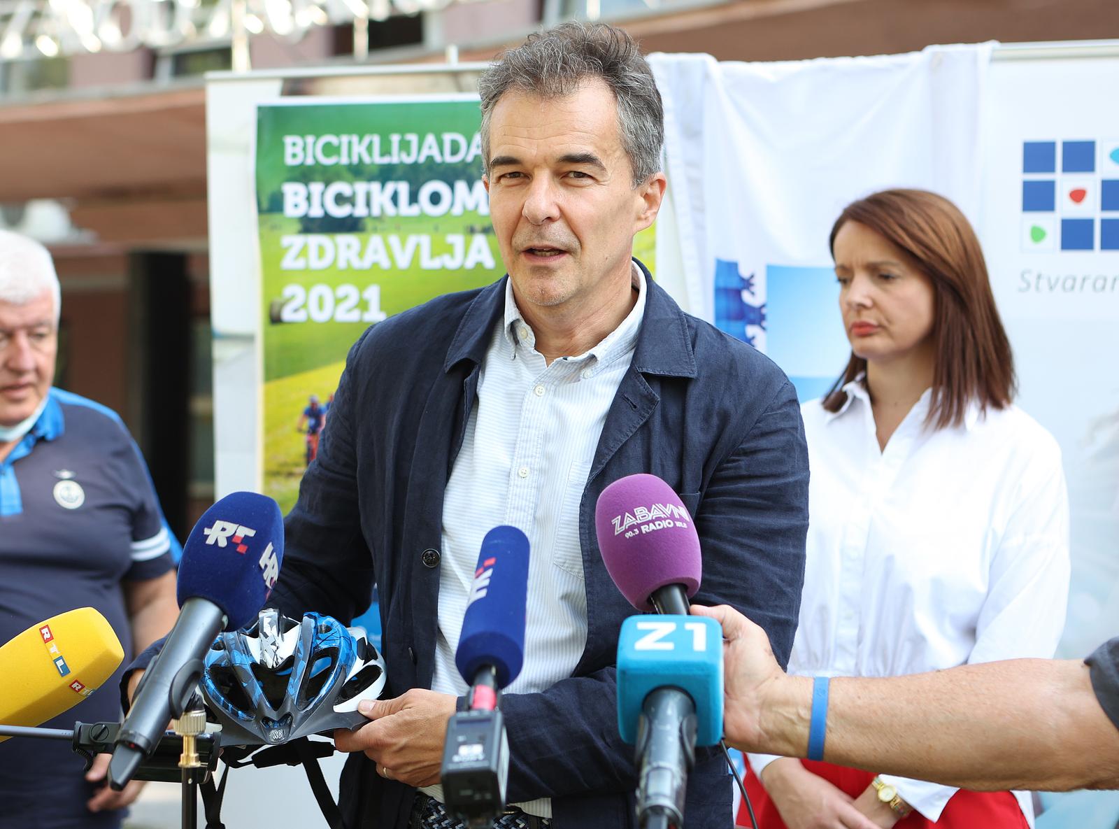 15.09.2021., Zagreb - Ispred Nastavnog zavoda za javno zdravstvo Dr. Andrija Stampar odrzana je konferencija za medije u povodu biciklijade "Biciklom do zdravlja", koja se odrzava 18. rujna u sklopu Europskog tjedna mobilnosti. Biciklisticka utrka pocet ce na Bundeku, a zavrsiti na jezeru Kipisce u Svetoj Nedelji. ravnatelj Doma zdravlja Zagreb - Zapad Miroslav Hanzevacki Photo: Marko Prpic/PIXSELL