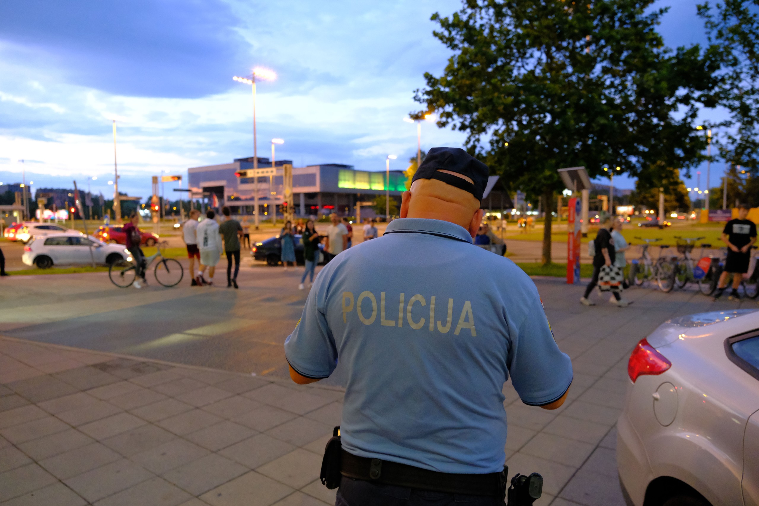 16.06.2022., Zagreb - Nova dojava o bombi ispraznila je Avenue Mall. Photo: Slaven Branislav Babic/PIXSELL