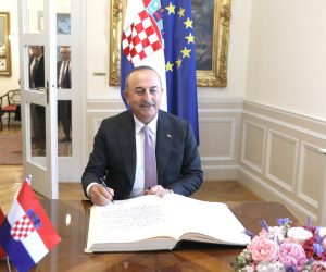 17.06.2022., Zagreb - Predsjednik Vlade Andrej Plenkovic primio je u Banskim dvorima ministra vanjskih poslova Republike Turske Mevluta Cavusoglua. Sastanki je nazocio i ministar vanjskih i europskih poslova Gordan Grlic Radman.
  Photo: Patrik Macek/PIXSELL