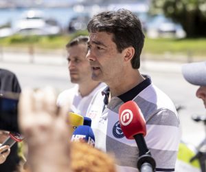 18.06.2022., Split - Kandidat HDZ-a za gradonacelnika Splita Zoran Dogas te bivsi gradonacelnik Splita i kandidat za vijecnika u Gradskom vijecu Andro Krstulovic Opara odrzali su konferenciju za novinare.
Zoran Dogas Photo: Milan Sabic/PIXSELL