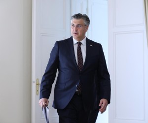 20.06.2022.,Zagreb - Odrzana je telefonska sjednica Vlade na kojoj su usvojene nove mjere vezane uz cijene naftnih derivata.  Predsjednik Vlade Andrej Plenkovic obratio se medijima nakon konferencije

 Photo: Patrik Macek/PIXSELL