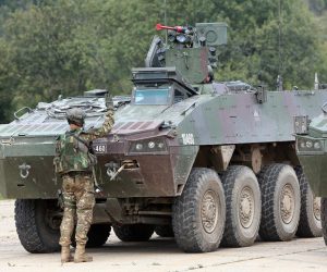 20.09.2016., Slunj - Na vojnom poligonu Eugen Kvaternik odrzava se medjunarodna vojna vjezba Immedaite response 16. Na slunjskom poligonu je 500 vojnika iz 10 zemalja. U cijeloj vojnoj vjezbi koja se paralelno odvija u Hrvatskoj i Sloveniji sudjeluje oko dvije tisuce vojnika, a cilj vjezbe je uvjezbati clanice NATO saveza za borbene misije u svijetu. Photo: Kristina Stedul Fabac/PIXSELL