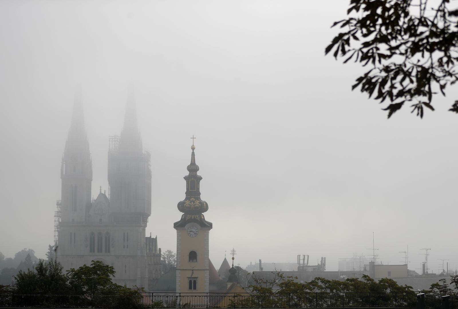 20.10.2021., Zagreb - Gusta magla prekrila centar Zagreba Photo: Slavko Midzor/PIXSELL