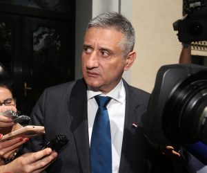 21.06.2016., Zagreb - Tomislav Karamarko odlazi iz sredisnjice HDZ-a. Photo: Robert Anic/PIXSELL
