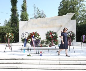 21.06.2022., Zagreb - U povodu obiljezavanja Dana antifasisticke borbe i pocetka NOB-a, izaslanstvo Saveza antifasistickih boraca i antifasista RH i njegovih udruga, polozili su u cvijece na Grobnici narodnih heroja i na Partizanskom groblju na groblju Mirogoj.
 Photo: Patrik Macek/PIXSELL