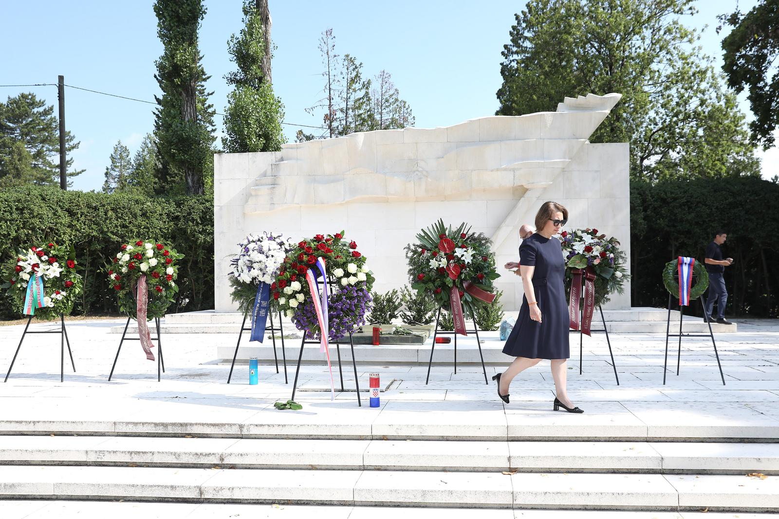 21.06.2022., Zagreb - U povodu obiljezavanja Dana antifasisticke borbe i pocetka NOB-a, izaslanstvo Saveza antifasistickih boraca i antifasista RH i njegovih udruga, polozili su u cvijece na Grobnici narodnih heroja i na Partizanskom groblju na groblju Mirogoj.
 Photo: Patrik Macek/PIXSELL