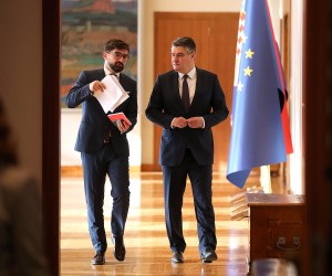 21.12.2021., Zagreb - Predsjednik Republike Zoran Milanovic sudjelovao je na Okruglom stolu na temu regionalne nejednakosti u organizaciji Ekonomskog savjeta Predsjednika Republike. Velibor Mackic, Zoran Milanovic.   Photo: Goran Stanzl/PIXSELL