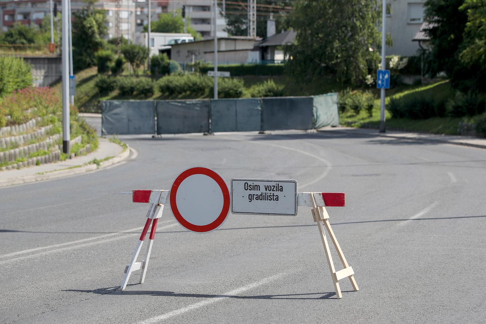22.06.2022., Zagreb - Za potrebe izvodjenja radova sanacije zeljeznickog podvoznjaka ulica V. Skorpika na dijelu od Samoborske ceste do Al. Bologne od srijede 22. 06. 2022. godine od 07,00 sati do utorka 26. 07. 2022. godine do 04,00 sata bit ce zatvorena za sav promet. Photo: Igor Kralj/PIXSELL