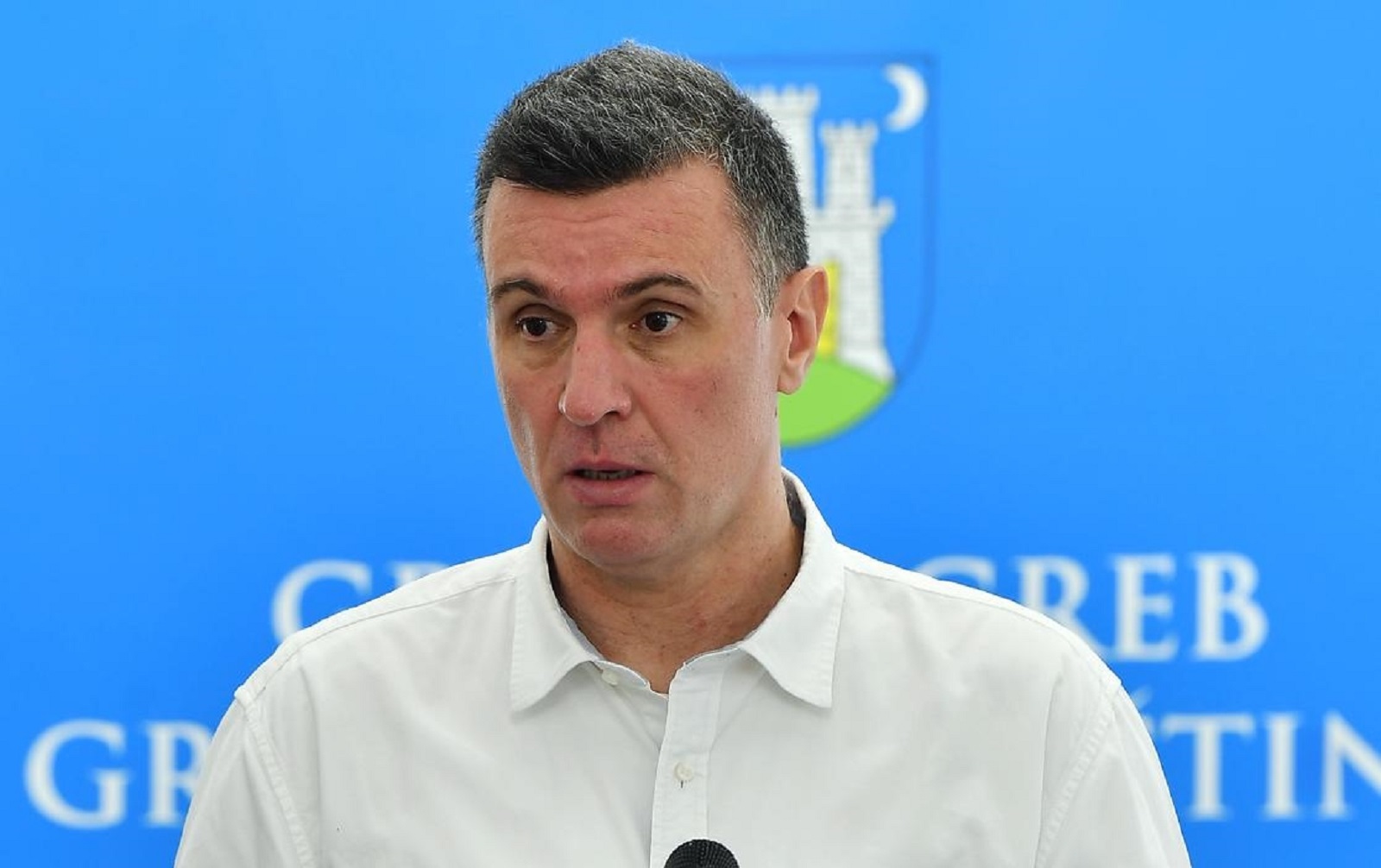 23.05.2022., Zagreb - Predsjednik Kluba gradskih zastupnika Mosta Marko Sladoljev i clanovi Kluba Trpimir Goluza i Lovro Markovic govorili su na konferenciji za novinare o Djecjoj bolnici Srebrnjak.  (23.05.2022., Zagreb - Predsjednik Kluba gradskih z