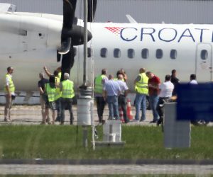 23.06.2022., Sarajevo, Bosna i Hercegovina - Avion Croatia Airlinesa koji je sinoc iz Zagreba sletio na pistu Medjunarodnog aerodroma u Sarajevu i za kojeg se sumnja da imaostecenja nastala iz vatreng oruzja. Photo: Armin Durgut/PIXSELL