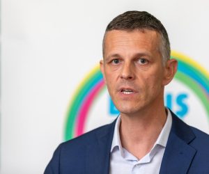 24.05.2021., Pula  - rU prostorijama IDS-a odrzana je  konferencija za medije na kojoj su bili prisutni Boris Miletic , Elena Puh Belci te Valter Flego. rPhoto: Srecko Niketic/PIXSELL