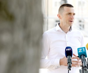 24.06.2022., Zagreb - Ivan Penava, predsjednik Domovinskog pokreta, odrzao je konferenciju za medije ispred Katedrale Uznesenja Blazene Djevice Marije i svetih Stjepana i Ladislava na Kaptolu. Tema konferencije za medije bila je prisilno nametanje globalistickih ideja u svrhu mijenjanja hrvatskog identiteta.
 Photo: Patrik Macek/PIXSELL