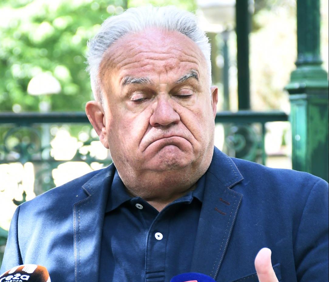 25.05.2021.,Petrinja - Na konferenciji za medije petrinjski gradonacelnik Darinko Dumbovic komentirao je prosvjed lokalnih gradjevinskih obrtnika i poduzetnika, koji je bio u subotu, zbog nemogucnosti da se ukljuce u rusenje i cisenje u potresu ostecenih objekata.rPhoto: Nikola Cutuk/PIXSELL