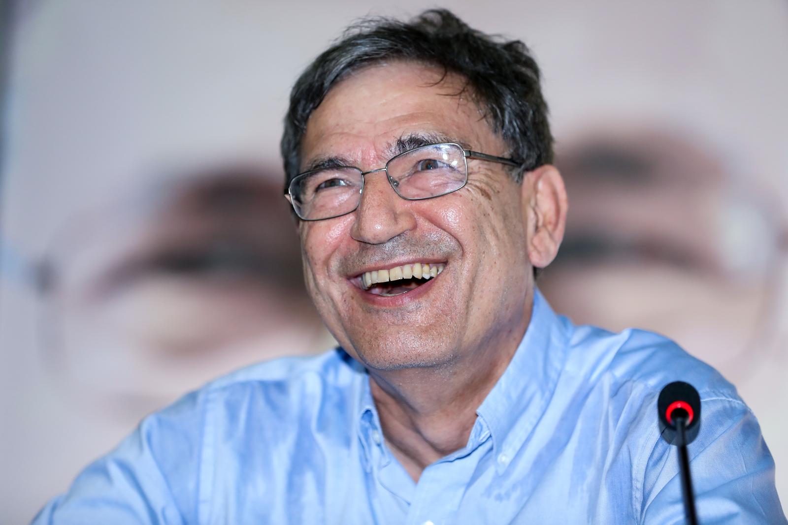 25.06.2019., Sarajevo, Bosna i Hercegovina - Pisac i jedini turski knjizevni nobelovac Orhan Pamuk je u okviru festivala knjizevnosti "Bookstan" razgovarao s  obozavateljima i potpisivao knjige. rPhoto: Armin Durgut/PIXSELL