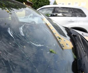 26.05.2022., Veliki Bukovec - Veliko nevrijeme praceno tucom koje je jucer pogodilo podrucje Opcine Veliki Bukovec prouzrocilo je veliku stetu mjestanima koji kazu da je tuca ostetila svaki krov, plastenike, staklenike i usjeve. Mjestani dan nakon nevremena saniraju ostecenja. Photo: Vjeran Zganec Rogulja/PIXSELL