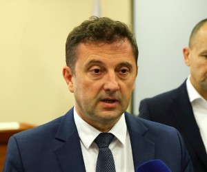 26.05.2022., Mostar, Bosna i Hercegovina - Potpisivanje Sporazuma o prijateljstvu i suradnji izmedju Grada Mostara i Grada Osijeka upriliceno je u Vijecnici Grada Mostara. Sporazum su potpisali gradonacelnici Osijeka i Mostara, Ivan Radic i Mario Kord