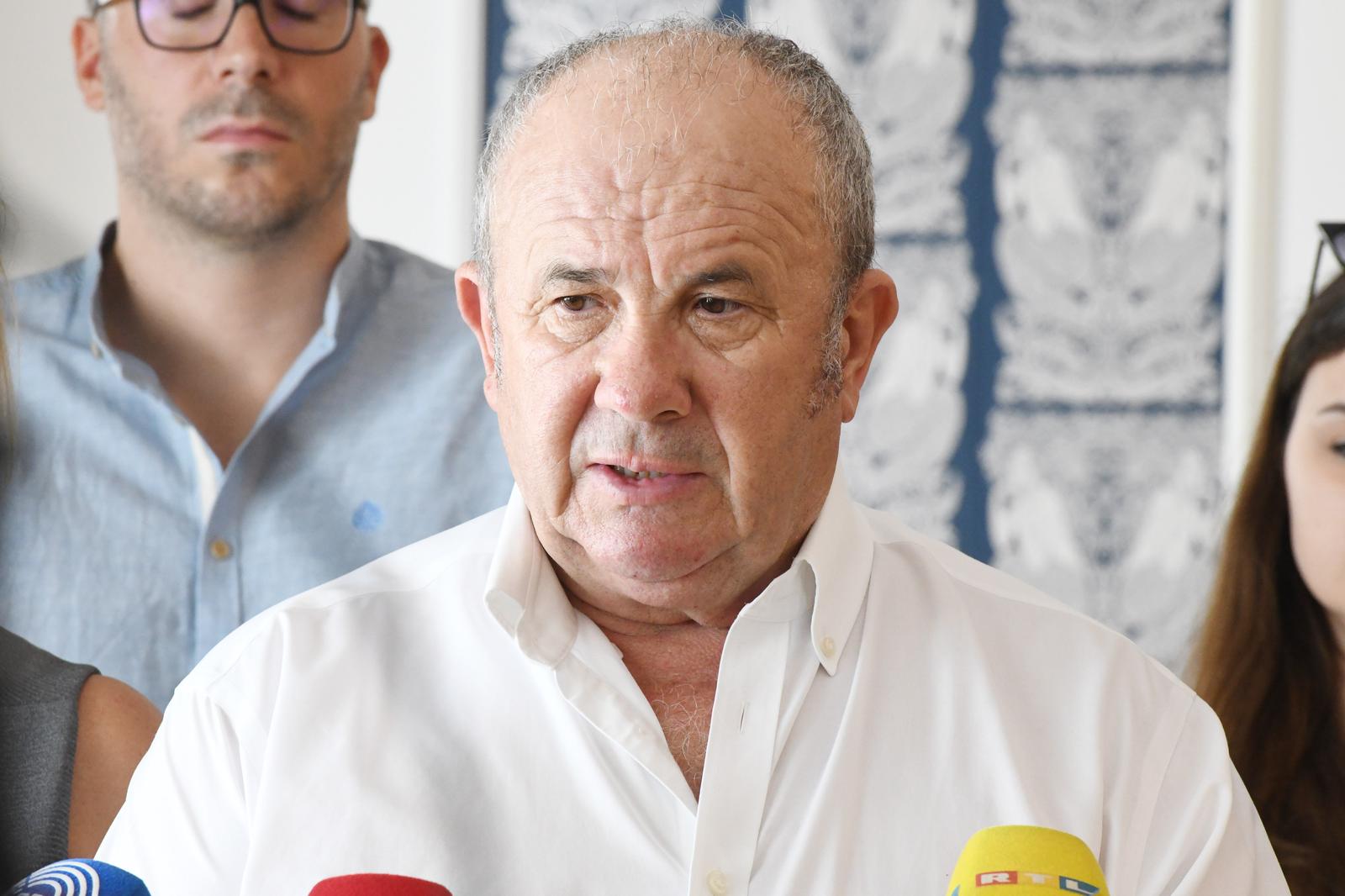 27.06.2022., Rogoznica - Zeljko Kerum odrzao konferenciju za novinare na temu izvanrednih izbora u gradu Splitu.
 Photo: Hrvoje Jelavic/PIXSELL