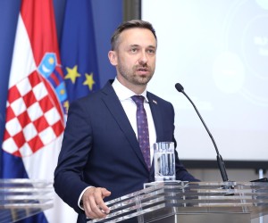 28.06.2022., Zagreb - Predsjednik Vlade Andrej Plenkovic i  potpredsjednica Europske komisije Dubravka Suica te ministar Marin Piletic dali su izjave nakon sastanka u Banskim dvorima. Photo: Patrik Macek/PIXSELL