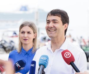 28.06.2022., Split - Konferencija za medije kandidata za gradonacelnika Splita Zorana Dogasa uz kojeg su bili i zamjenici Zrinka Muzinic Bikic i Tomislav Suta.
Zrinka Muzinic Bikic, Zoran Dogas
   Photo: Miroslav Lelas/PIXSELL