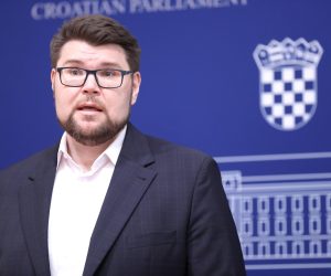 29.06.2022., Zagreb - Na konferenciji za medije odrzanoj u Saboru Marela Ahmetovic i Pedja Grbin govorili su o inicijativi za promjenu Ustava. Photo: Patrik Macek/PIXSELL