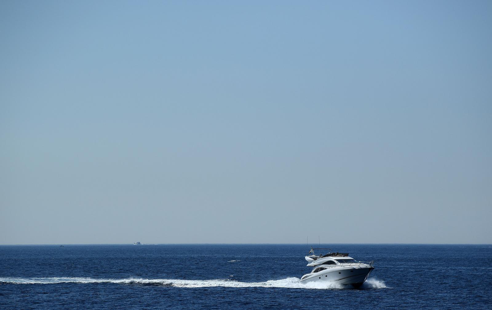 30.07.2019., Dubrovnik - Brodovi, gliseri, barke u dubrovackom akvatoriju.rPhoto: Marko Lukunic/PIXSELL