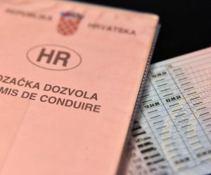 Stara i nova vozačka dozvola 31.01.2019., Sibenik - Stara i nova vozacka dozvolarPhoto: Hrvoje Jelavic/PIXSELL