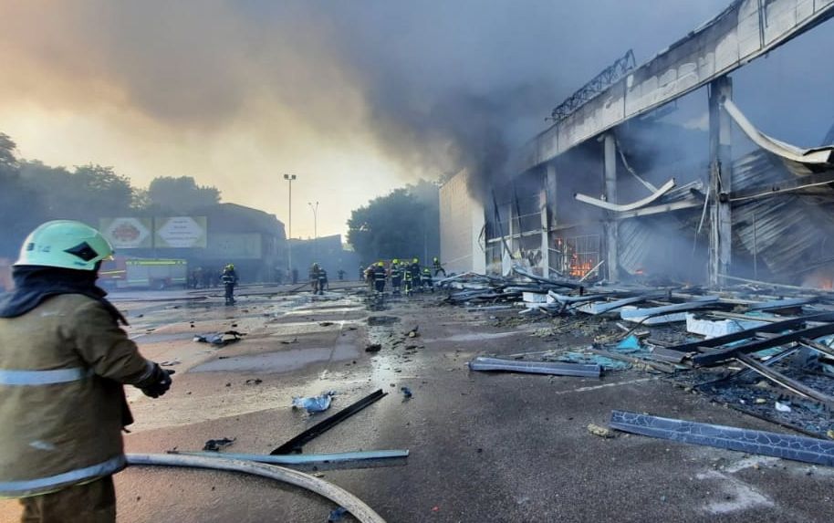 epa10036939 A handout photo released by the press service of the State Emergency Service (SES) of Ukraine shows firefighters and rescue services extinguishing a fire at a shopping center in Kremenchuk, Ukraine, 27 June 2022. The State Emergency Service (SES) of Ukraine said that, confimation pending, at least two 2 people died and 20 were injured in the fire following missile strikes. The one-story building of a shopping center was hit by rockets, the SES stated further.  EPA/STATE EMERGENCY SERVICE OF UKRAINE HANDOUT -- BEST QUALITY AVAILABLE -- MANDATORY CREDIT: STATE EMERGENCY SERVICE OF UKRAINE -- HANDOUT EDITORIAL USE ONLY/NO SALES