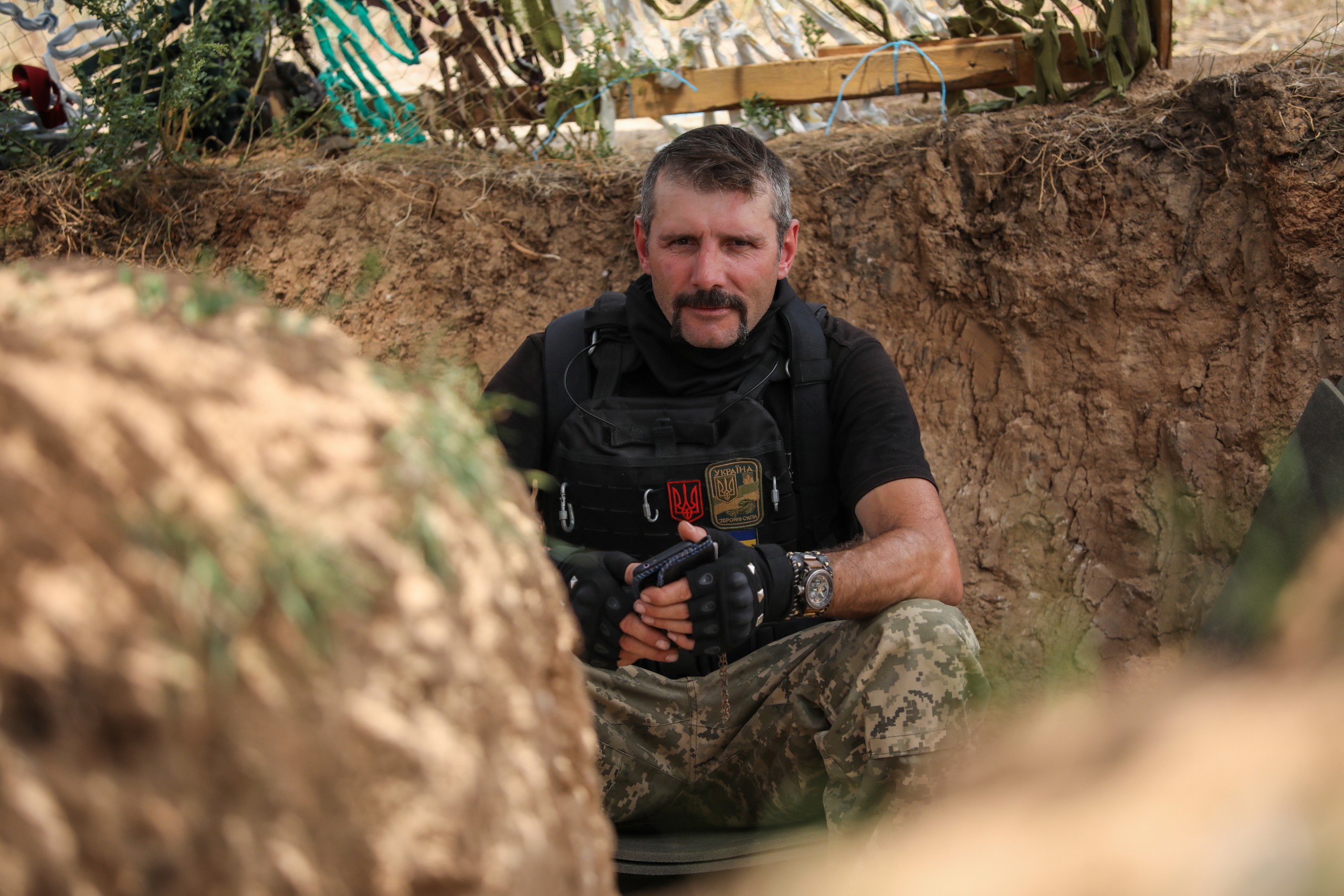epa10039654 Ukrainian army soldiers in the trenches near Odesa, Ukraine, 28 June 2022. Russian troops on 24 February invaded  Ukrainian territory, starting a conflict that has provoked fighting, destruction and a humanitarian crisis.  EPA/Leszek Szymanski POLAND OUT