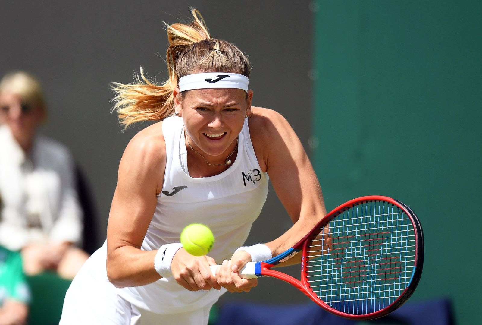 epa10049316 Marie Bouzkova of the Czech Republic in action against Caroline Garcia of France during their women's 4th round match at the Wimbledon Championships in Wimbledon, Britain, 03 July 2022.  EPA/NEIL HALL   EDITORIAL USE ONLY