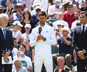 epa10049455 Novak Djokovic (C) of Serbia speaks next to US tennis legend John McEnroe (L) and Roger Federer (R) of Switzerland during an event to celebrate the 100th anniversary of the Centre Court ahead of the women's 4th round match between Heather Watson of Britain and Jule Niemeier of Germany at the Wimbledon Championships in Wimbledon, Britain, 03 July 2022.  EPA/ANDY RAIN   EDITORIAL USE ONLY