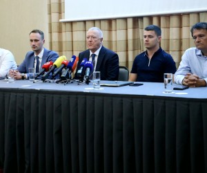 Zagreb, 06.07.2022. -  Konferencija za medije Udruge malih distributera goriva. Na fotografiji Domagoj Puh, Kristijan Galić, Armando Miljavac, Petar Mijić, Boris Podobnik. foto HINA/ Lana SLIVAR DOMINIĆ/ lsd