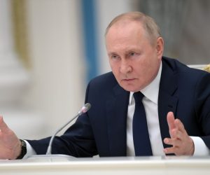 epa10057679 Russian President Vladimir Putin attends a meeting with leaders of the Russian State Duma, the lower house of parliament, and heads of parliamentary factions at the Kremlin in Moscow, Russia, 07 July 2022.  EPA/ALEXEI NIKOLSKY/SPUTNIK/KREMLIN POOL MANDATORY CREDIT