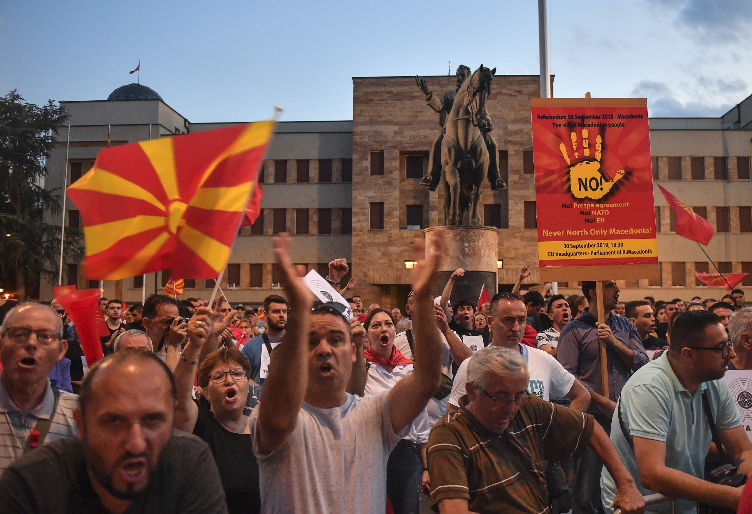 epa10058121 Supporters of the opposition party VMRO DPMNE and other citizens shout anti- government slogans, during a protest against the French proposal to resolve the dispute between North Macedonia and Bulgaria in front of the Parliament building in Skopje, Republic of North Macedonia, 07 July 2022. The biggest opposition party VMRO DPMNE, leads the protest against the French proposal, which comes after North Macedonia's Government intervention in Brussels and reaction to the draft documents that the public had the opportunity to discuss last week. The official views for the French proposal will be announced after the proposal passes the filters of all relevant institutions.  EPA/GEORGI LICOVSKI