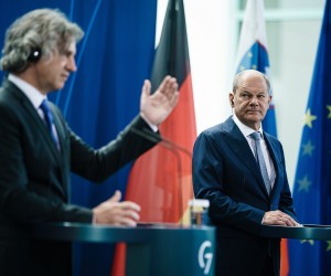 epa10066360 Slovenian Prime Minister Robert Golob (L) speaks next to German Chancellor Olaf Scholz during a joint press conference at the Chancellery in Berlin, Germany, 12 July 2022. Scholz and Golob met for bilateral talks.  EPA/CLEMENS BILAN