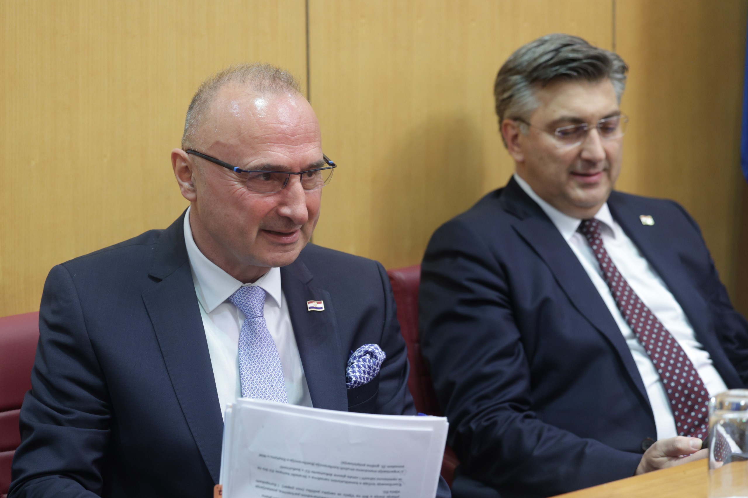 Zagreb, 14.07.2022. - Hrvatski sabor nastavio je 11. sjednicu Prijedlogom za pokretanje pitanje povjerenja ministru Vanjskih i europskih poslova u vladi Republike Hrvatske, dr.sc. Gordanu Grliću Radmanu, a koji je podnijelo 32 zastupnika u Hrvatskom saboru.
Na fotografiji Gordan Grlić Radman, Andrej Plenković.
Foto HINA/ Edvard ŠUŠAK/ es