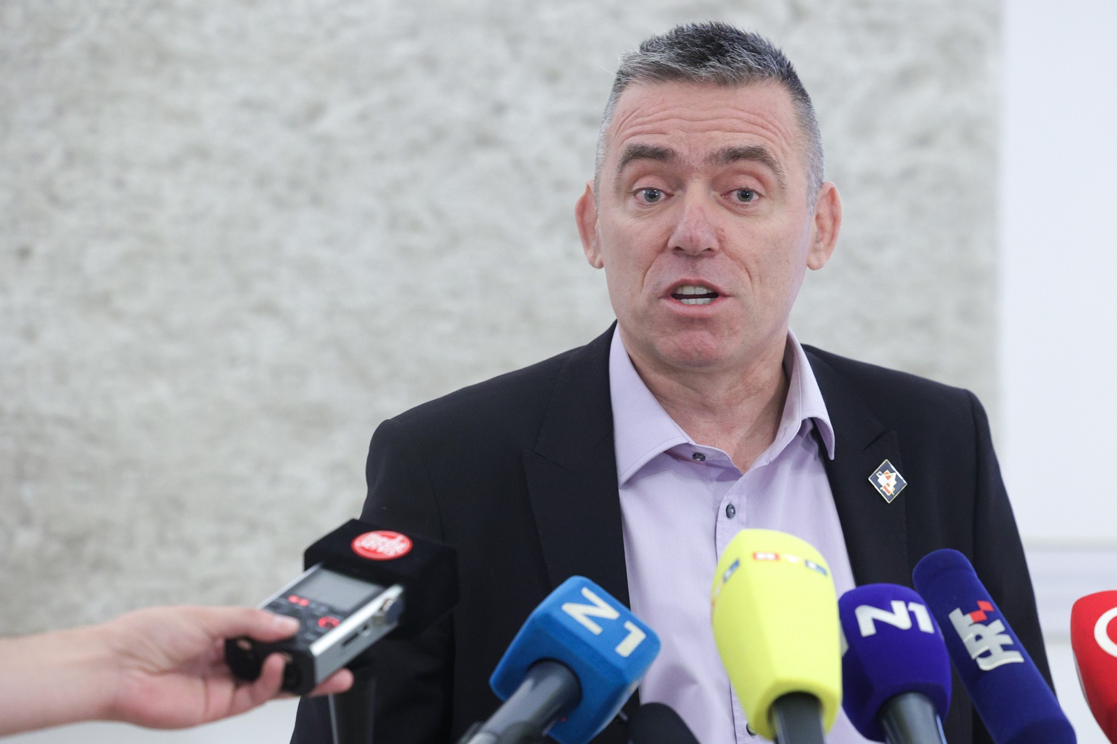 Zagreb, 15.07.2022. - Konferencija za medije o političkim aktualnostima zastupnika Domovinskog pokreta u Hrvatskom saboru Stipe Mlinarića.
Na fotografiji Stipo Mlinarić.
Foto HINA/ Edvard ŠUŠAK/ es