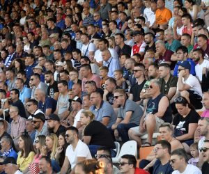 Varazdin 17.07.2022.
SuperSport Hrvatska nogometna liga 1. kolo između Nk Varazdin i NK Slaven Belupo. Zapadna tribina popunjena do posljednjeg mjesta
foto HINA/ Marko JURINEC /