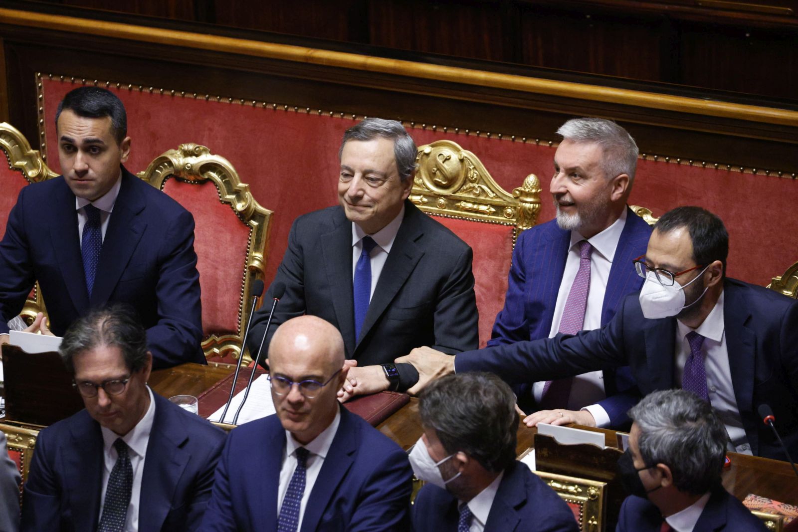 epa10081290 Italy's Prime Minister Mario Draghi (C) attends a Senate session on a confidence vote on his government, Rome, Italy, 20 July 2022.  EPA/FABIO FRUSTACI