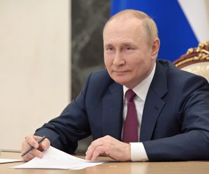epa10081554 Russian President Vladimir Putin attends a meeting with participants of the Bolshaya Peremena national contest for school students, via teleconference call, in Moscow, Russia, 20 July 2022.  EPA/MIKHAIL KLIMENTYEV/KREMLIN POOL/SPUTNIK / POOL MANDATORY CREDIT