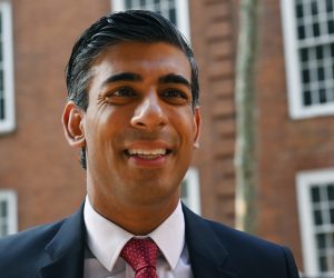 epa10083548 Former British Chancellor of the Exchequer Rishi Sunak arrives at his office in central London, Britain, 21 July 2022. Sunak will run against British Foreign Secretary Truss for the Conservative party leadership, and hencewith for British Prime Minister, at a Tory party conference on 05 September.  EPA/ANDY RAIN