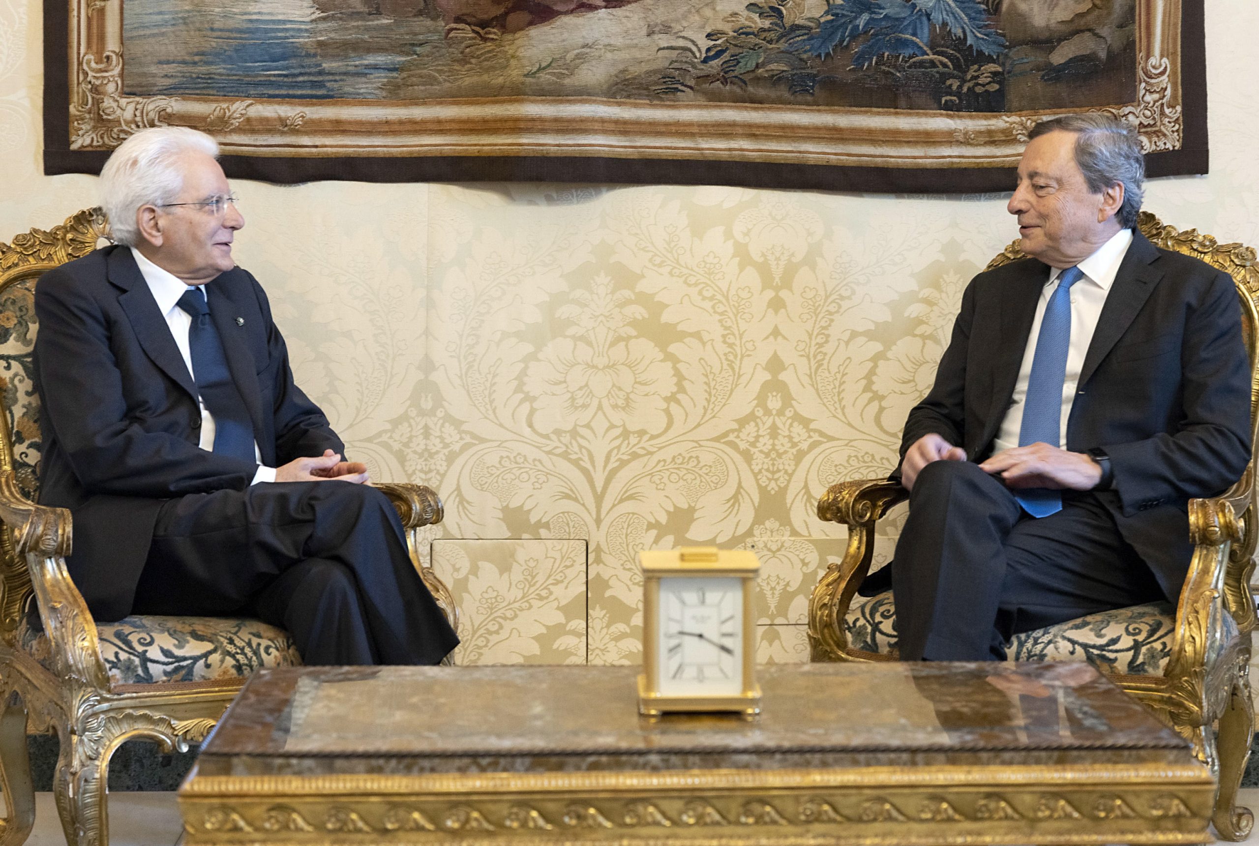 epa10083584 A handout photo made available by the Quirinale Press Office shows Italian Prime Minister Mario Draghi (R) during the meeting with Italian President Sergio Mattarella (L) at the Quirinale Palace in Rome, Italy, 21 July 2022. The Prime Minister announced in the House chamber at the beginning of the general debate his intention to go to the Quirinal Palace to resign. The previous day, three parties in Draghi's ruling coalition failed to take part in a confidence vote in the Senate on a resolution backing Premier Draghi. The previous week, Italian President Mattarella refused to accept Draghi's resignations following the failure of ruling coalition partner M5S to back the government in a confidence vote.  EPA/QUIRINALE PRESS OFFICE/PAOLO GIANDOTTI HANDOUT  HANDOUT EDITORIAL USE ONLY/NO SALES