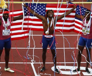 epa10085852 Noah Lyles (C) of the USA celebrates after winning the men's 200m final at the World Athletics Championships Oregon22 at Hayward Field in Eugene, Oregon, USA, 21 July 2022. Lyles won ahead of compatriots, second placed Kenneth Bednarek (L) and third placed Erriyon Knighton (R).  EPA/CJ Gunther