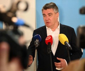 Korèula, 28.07.2022 - Predsjednik Republike Zoran Milanoviæ pozvao je danas ponovo predsjednika Vlade Andreja Plenkoviæa da sazovu sjednicu Vijeæa za nacionalnu sigurnost i to zbog dogaðanja u Bosni i Hercegovini. foto HINA/ Ured predsjednika RH/ Marko BELJAN/ ik
