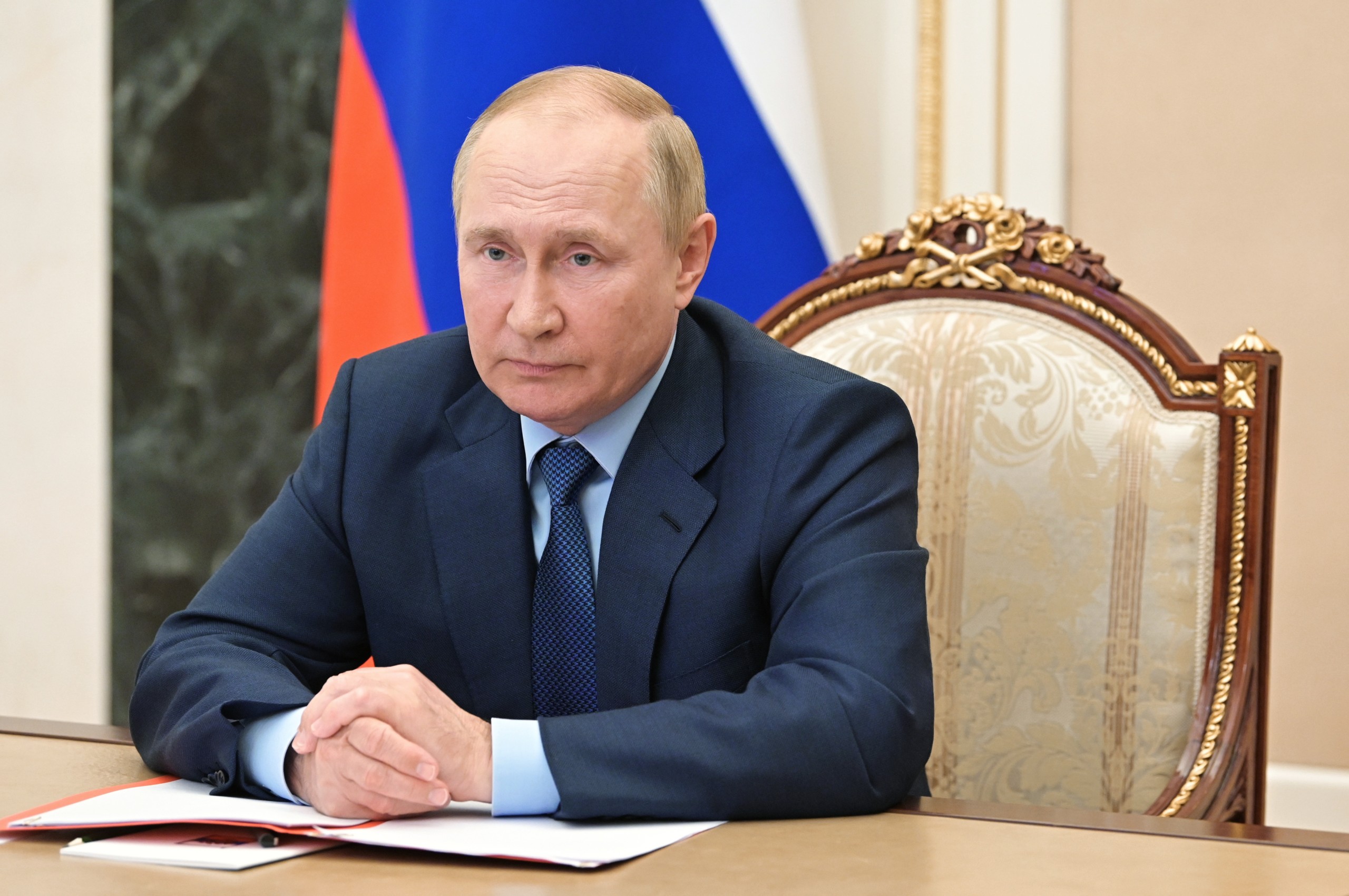 epa10095770 Russian President Vladimir Putin chairs a meeting with permanent members of the Russian Security Council via a video conference call at the Kremlin in Moscow, Russia, 28 July 2022.  EPA/MIKHAIL KLIMENTYEV / KREMLIN / POOL MANDATORY CREDIT