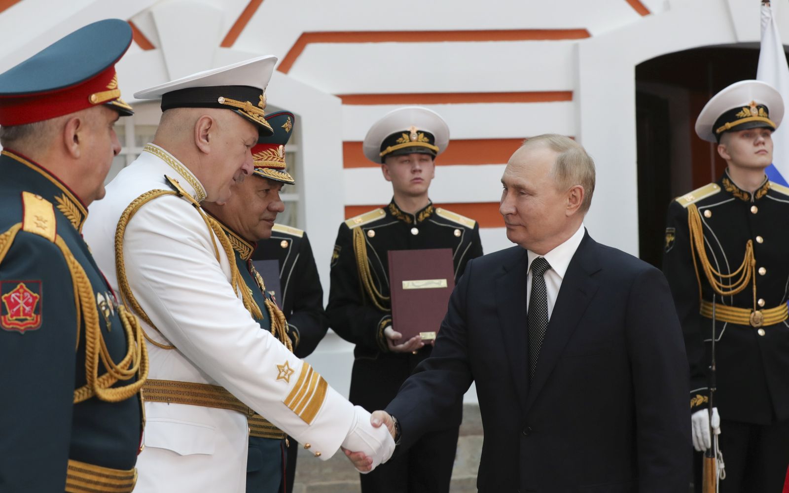 epa10099624 Russian President Vladimir Putin (2-R) attends the signing ceremony of the Decree approving the Naval Doctrine of the Russian Federation and the Ship Charter of the Russian Navy in the building of the State Museum of the History of St. Petersburg in the Peter and Paul Fortress before the the Main Naval Parade marking the Russian Navy Day in St. Petersburg, Russia, 31 July 2022. Traditionally the Russia Navy Day is celebrated on the last Sunday in July.  EPA/MIKHAIL KLIMENTYEV / SPUTNIK / KREMLIN POOL MANDATORY CREDIT