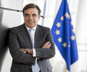 Official portrait of Margaritis Schinas