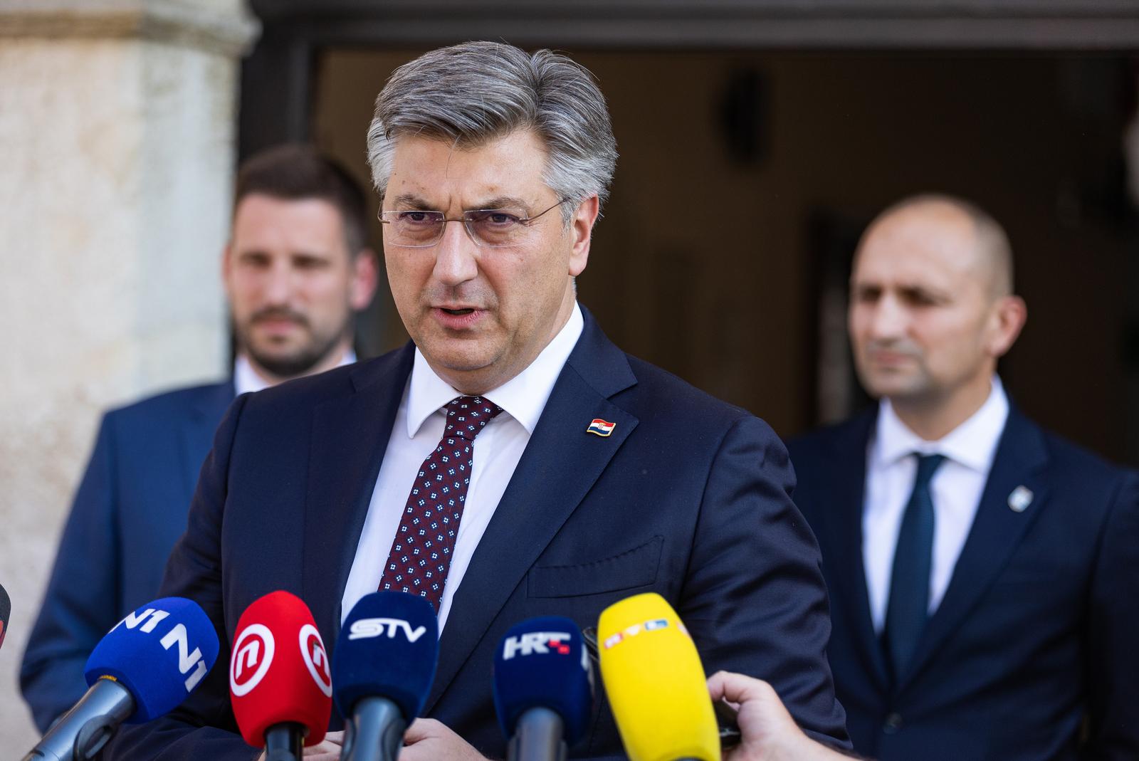 01.07.2022., Osijek - Predsjednik Vlade RH Andrej Plenkovic dao je izjavu medijima ispred Gradske uprave nakon sastanka s gradonacelnikom Osijeka Ivanom Radicem i zupanom Osjecko-baranjske zupanije Ivanom Anusicem.   Photo: Davor Javorovic/PIXSELL