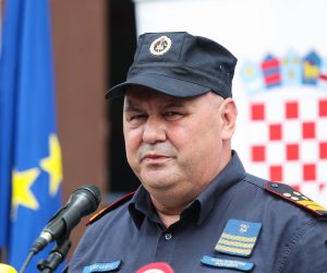 02.08.2021., Zagreb - Svecana primopredaja 15 vatrogasnih vozila u Drzavnoj vatrogasnoj skoli Hrvatske vatrogasne zajednice. Vatrogasna vozila nabavljena su temeljem Ugovora o provedbi aktivnosti opremanja i osposobljavanja vatrogasnih zajednica za 2019. zakljucenog izmedju Ministarstva poljoprivrede i HVZ-a, te Programa opremanja i osposobljavanja vatrogasnih zajednica za 2019. HVZ iz sredstava naknade za opcekorisne funkcije suma nabavlja za vatrogasne organizacije ukupno 75 kombiniranih i 58 Pick-up vozila. Slavko Tucakovic. rPhoto: Luka Stanzl/PIXSELL